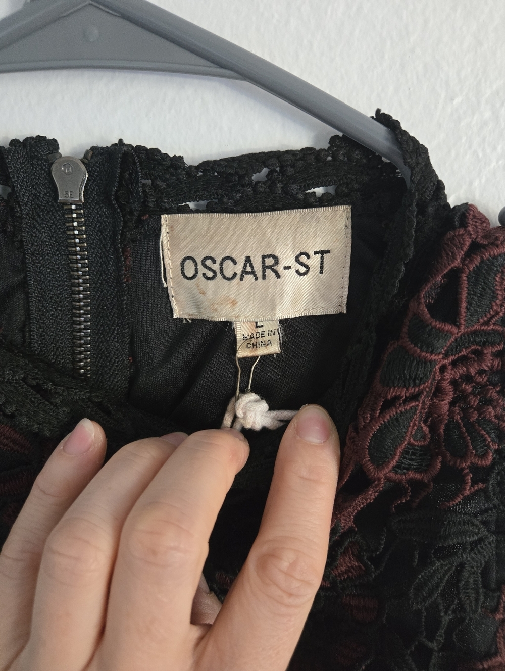 Boutique 9 Black and Burgundy Floral Lace Cropped Tank - Picture 3 of 4